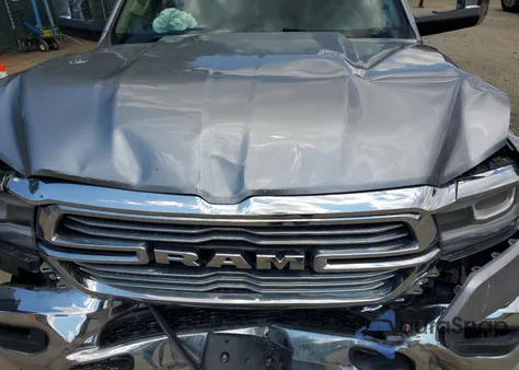 2019 Ram 1500 Laramie z USA, uszkodzony, nr VIN 1C6SRFRT4KN525686